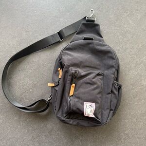 LOLA california | crossbody sling pack, black and pink